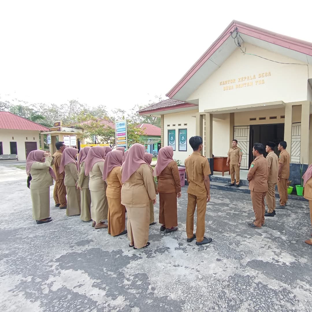 PELAKSANAAN APEL SENIN MINGGU PERTAMA TAHUN 2025 PEMERINTAH DESA BANTAN TUA