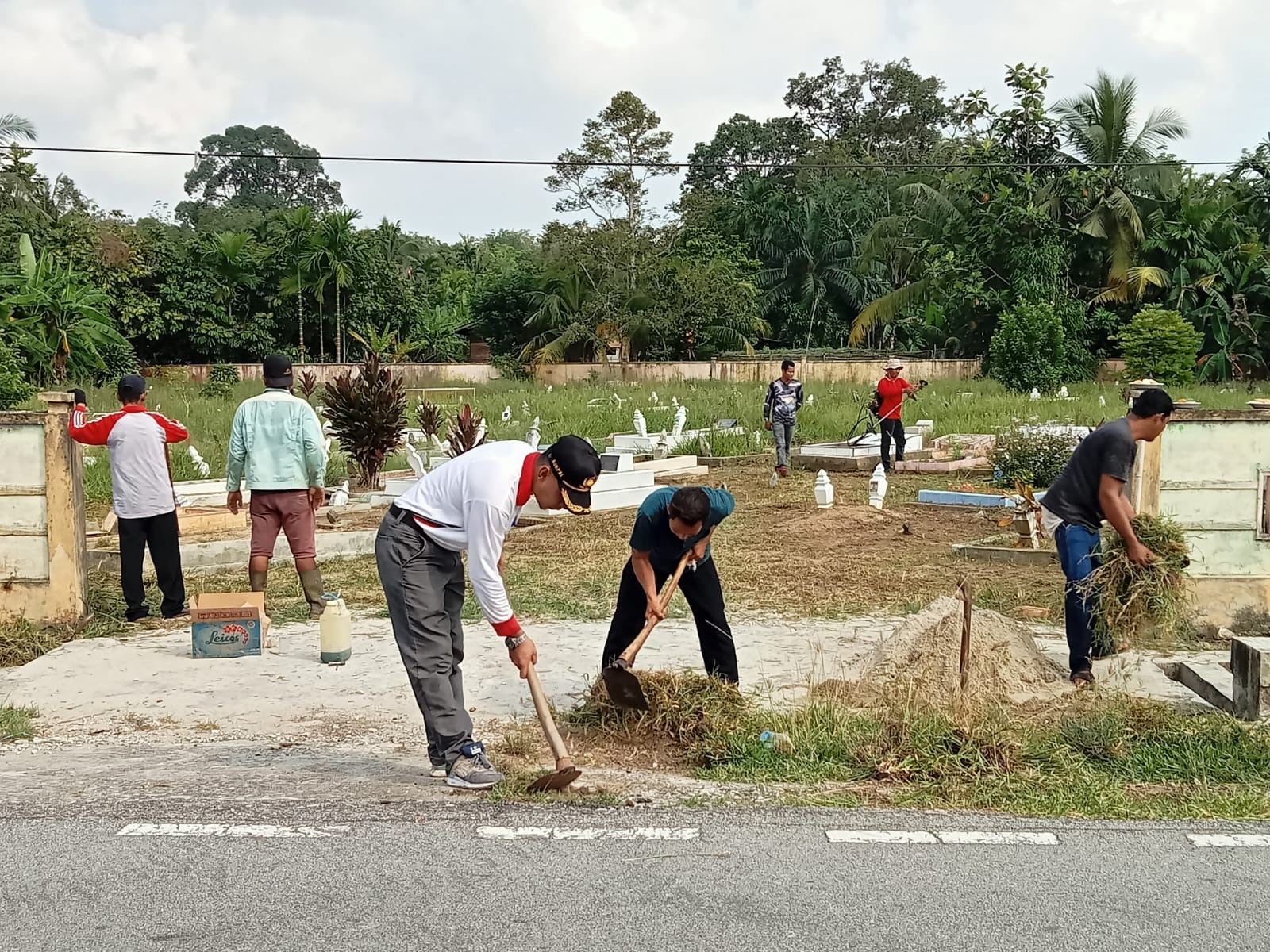 JUM'AT BERSIH DI PERKUBURAN DUSUN LEBAI WAHID DESA BANTAN TUA