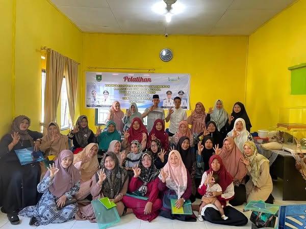 PEMERINTAH DESA BANTAN TUA LAKSANAKAN PELATIHAN PENINGKATAN KETERAMPILAN DAN PEMBERIAN STIMULUS PENGEMBANGAN USAHA BAGI MASYARAKAT MISKIN 